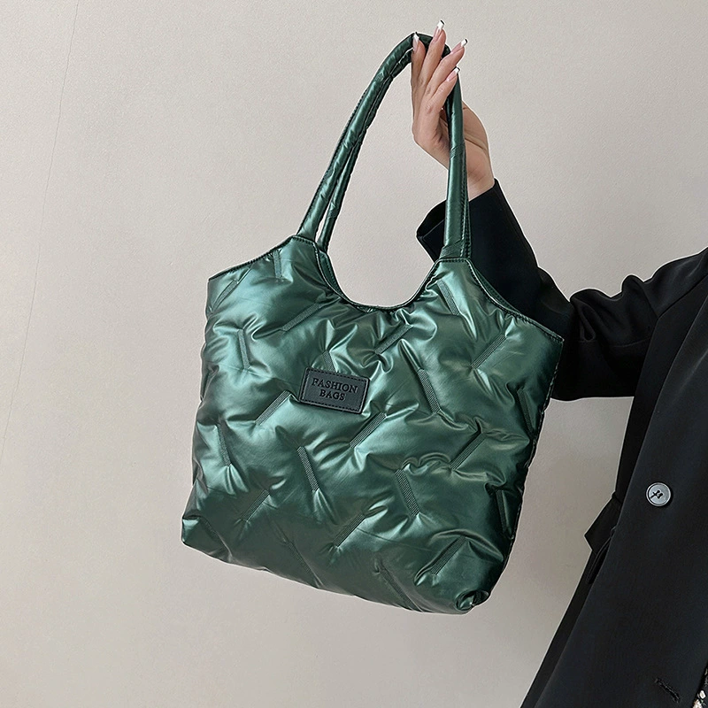 Capacious underarm bag with diamond pattern, shoulder bag, one-shoulder bag with down