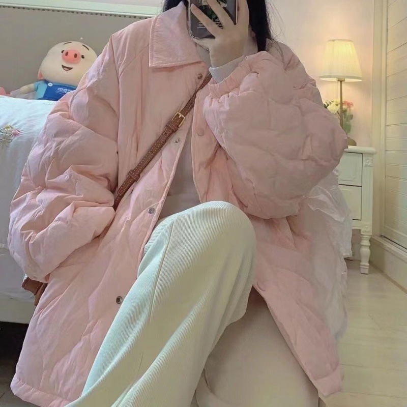 ミルクブルーの襟付き菱格は綿服のコートを挟んでいます。女性のデザイン感が小さいです。|undefined