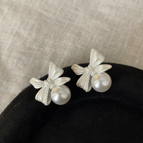 Retro cute sophisticated fashionable elegant trend earrings pearl…