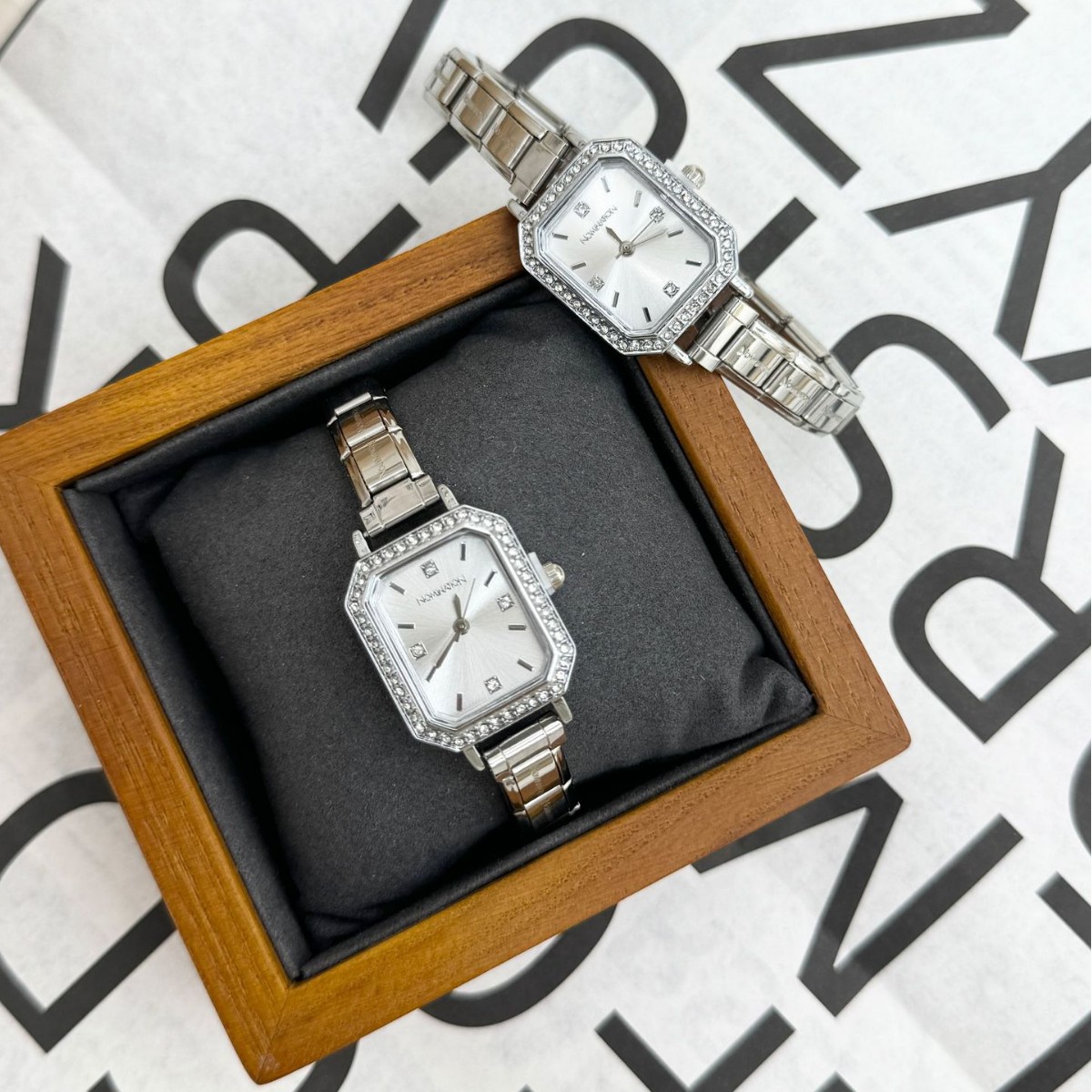 Korean fashion ladies watch rhinestone square elastic compact temperament bracelet gypsophila casual student quartz watch