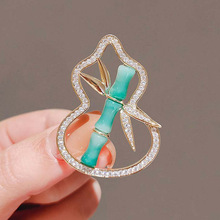 ���Թ��L���|��ʽ���Ӻ��J���Ů�߼��и߶��ػ����b�·��e����