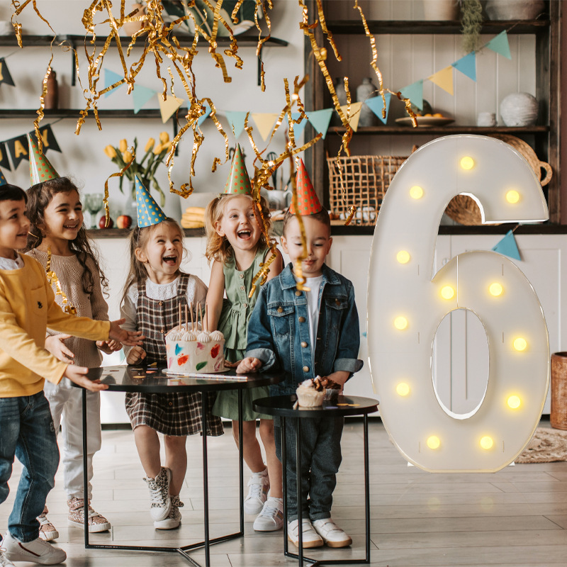 2025 Número creativo letra KT tablero globo caja blanca sorpresa decoración arreglo del Día de San Valentín fiesta graduación temporada
