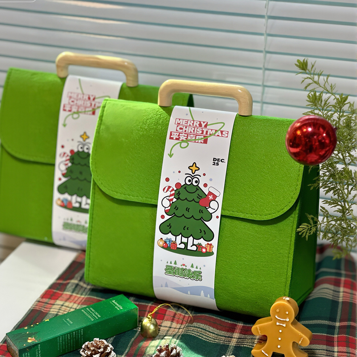 Christmas Gift Box, Kidsren's Small Gifts, Winter Warm Suits, Christmas Eve Gifts for Boys and Girls, Birthday Gift Bags