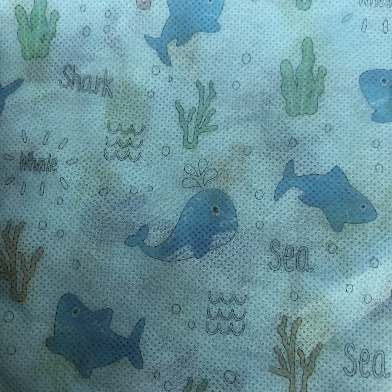 江苏厂家直销环保印花无纺布 可以根据客户要求制作印花的图案