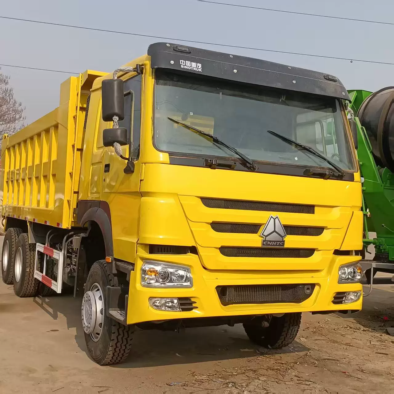 Экспортированный подержанный китайский 3-го поколения восстановленный тяжелый самосвал HOWO с двигателем 6*4 мощностью 371 л.с.