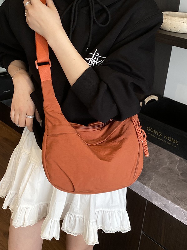 Bolso bandolera minimalista de gran capacidad estilo japonés para mujer, bolso de hombro ligero con textura de nailon, bolso versátil de moda para mujer.