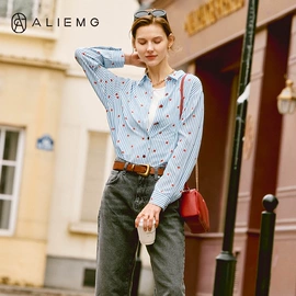 女式衬衫;女式针织衫;连衣裙