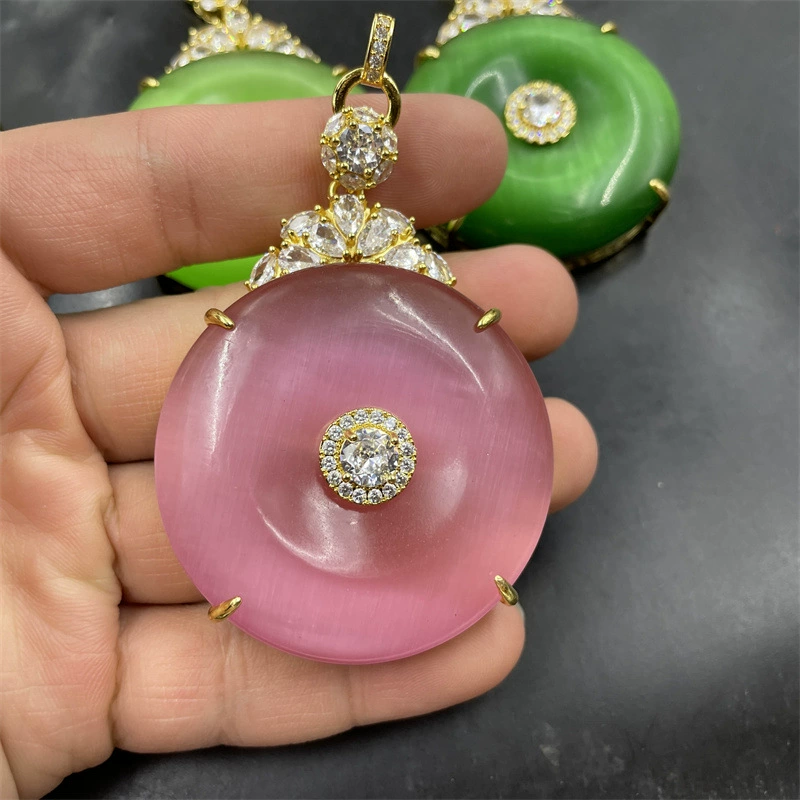 Фуксия камень инкрустированный jade, защитный амулет, пряжка, кулон, синий свитер, глаза кошки