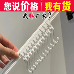 食器棚のドアの内側にフックレール式スライド棚を収納します。
