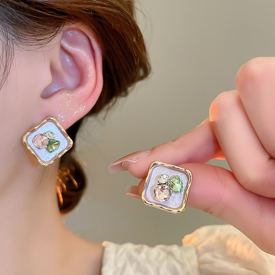 Pendientes de flores de color dopamina de verano Pendientes de todo fósforo de nicho fresco Pendientes de lujo de alta gama de moda al por mayor