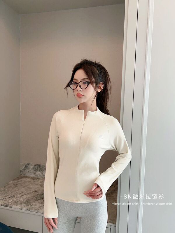 半開きのファスナーのミクロンの底のシャツの女性の秋冬の新型のプリントのアルファベットのファスナーのシャツの高級感の修身は底の上着を打ちます。|undefined