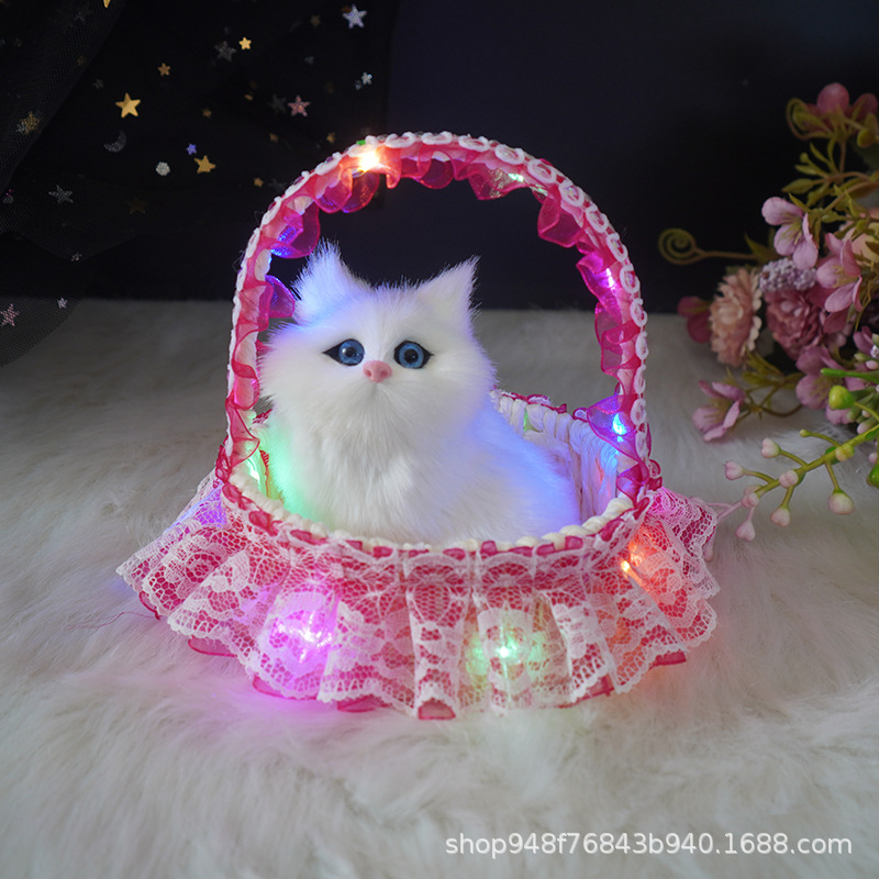 빛나는 바구니 (로즈 레드) 는 작은 흰색 고양이라고 부릅니다.