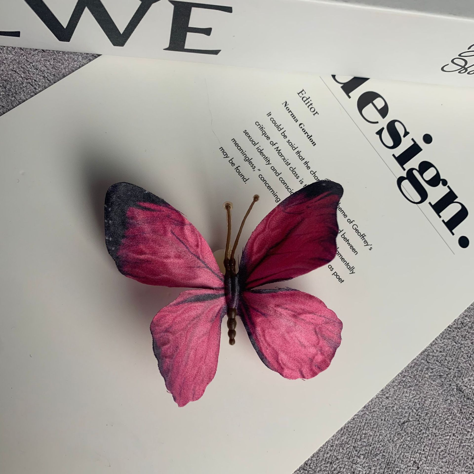 검정색 연한 보라색