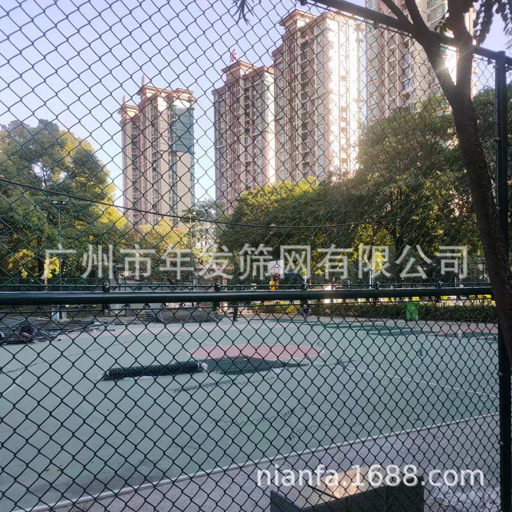 菱形孔小区篮球场围网 4米高勾花网护栏现货 浸塑金属网