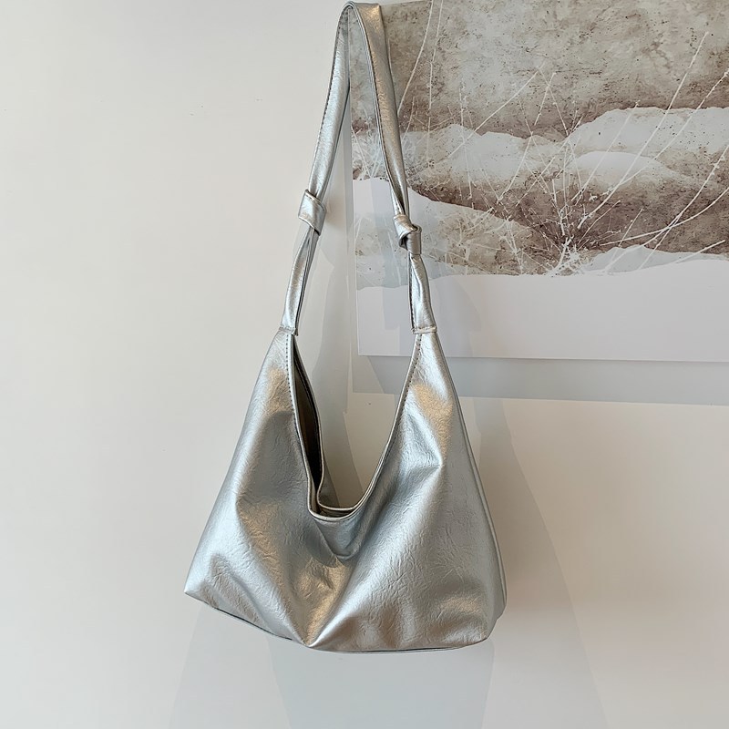 Bolsa de gran capacidad para viajar al trabajo Otoño / Invierno 2024, nueva bolsa de hombro de moda retro simple bolsa de abrigo casual