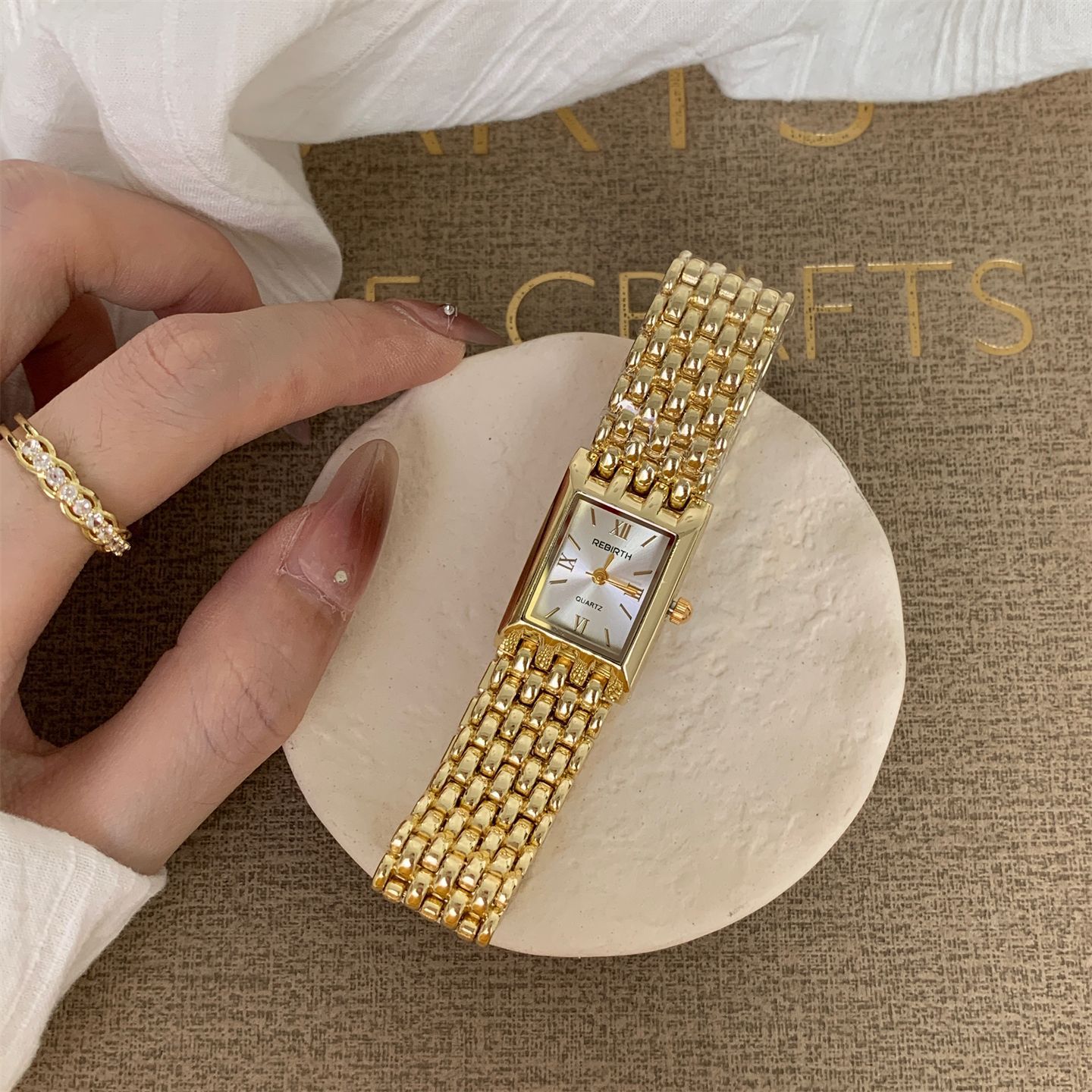 Women’s Rectangular Gold Quartz Watch With Stainless Steel Strap_voghion.com