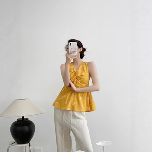 2025 Socialite Summer Outer Wear Embroidered Waist Slimming Look Halter Top French Collar Twisted Sleeveless Halter Top for Women