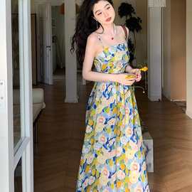 油画碎花吊带连衣裙女夏2024新款法式甜美高腰海边度假风抹胸裙子