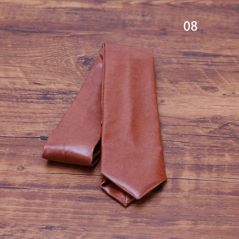 Cravatta da uomo in ecopelle nera stile vintage stretta_voghion.com