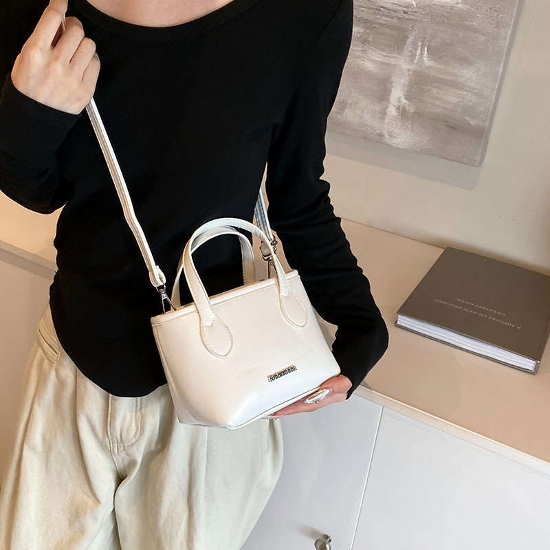 Bolso popular de este año, bolso de moda de mujer de textura alta, bolso de mochila, bolso de cubo portátil, bolso de mujer de verano