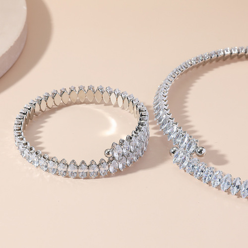 European and American luxury full-diamond zircon collar bracelet set, horse eye shape collar, fashionable, simple and exaggerated choker