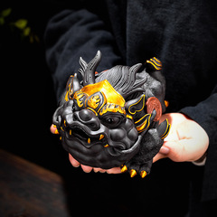 Large Lucky Gold Toad Tea Pet Ornament High-Quality Hand-Care Sandstone Dragon Horn Toad and Pixiu Tea Accessories for Gongfu Tea Set