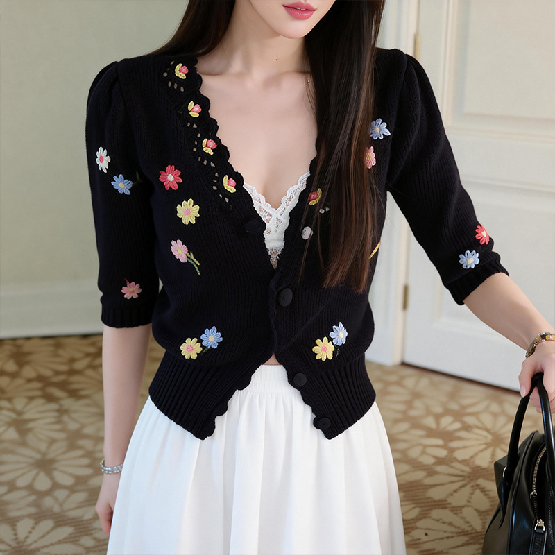 In-Stock Daisy Handmade Temperature-Resistant & Cotton Imitation Thick-Knit Crochet Hollow-Out Sweater Cardigan for Women, New Spring 2026 Model