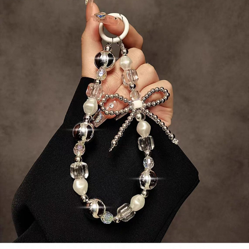 Creative handheld beaded bracelet with bow