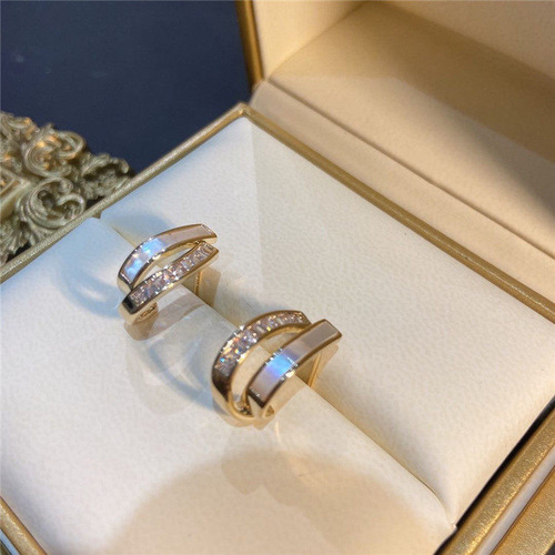 HI luck same style spliced ​​shell zircon earrings S925 silver ladylike temperament small fresh and exquisite earrings