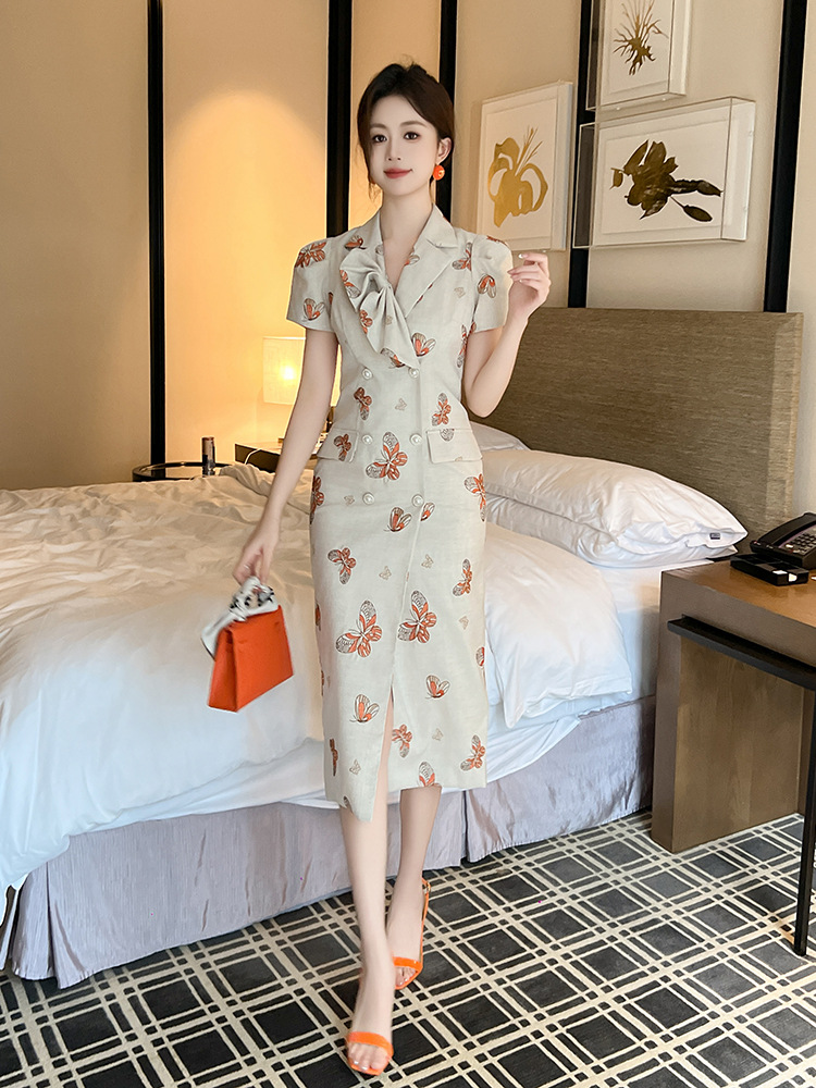 Đầm ôm body nữ tay ngắn cổ ve in họa tiết thời trang — Màu cam be