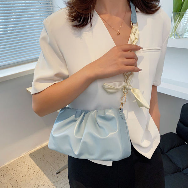 Fashionable underarm bag
