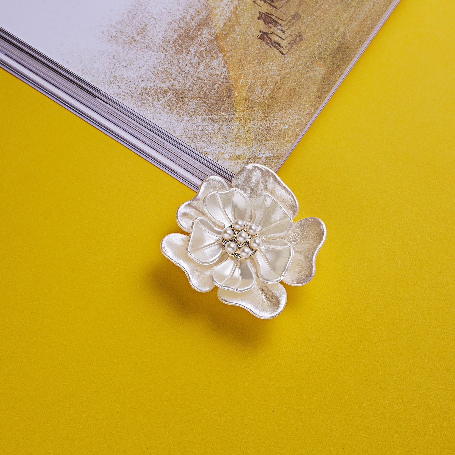 Camellia Brooch Scarf Buckle For Women Floral Fashionable Accessory_voghion.com
