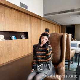 南油26早秋复古费尔岛提花V领短款毛衣女 宽松落肩撞色条纹针织衫
