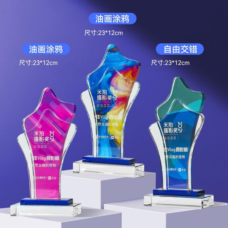 Trofeos de cristal coloridos personalizados metales de alta calidad creativos de resina de pentacos excelentes empleados medalla de grabación ordenada chapado en oro