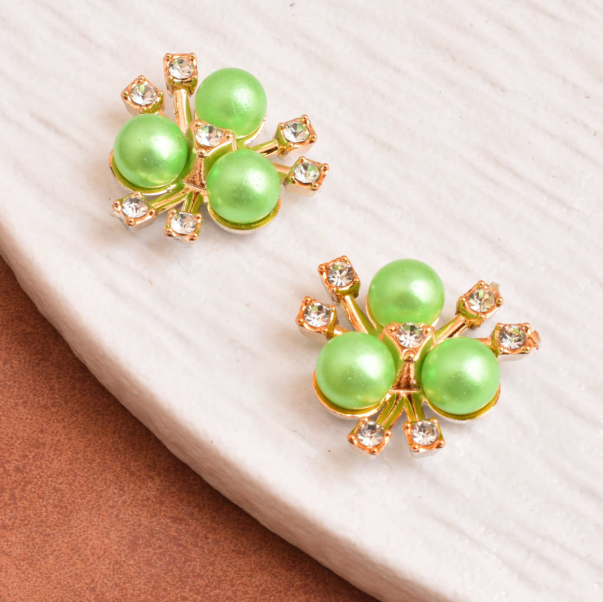 Estilo barroco tres aleación perla flor corazón joyería accesorios flor placa hebilla ropa DIY collar pulsera material