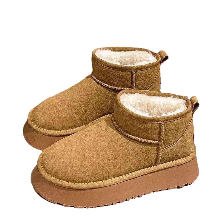 2024 botas de nieve de soleas gruesas para mujeres nuevas zapatas de algodón de invierno antideslizantes calientes y gruesas para aumentar la altura del pan