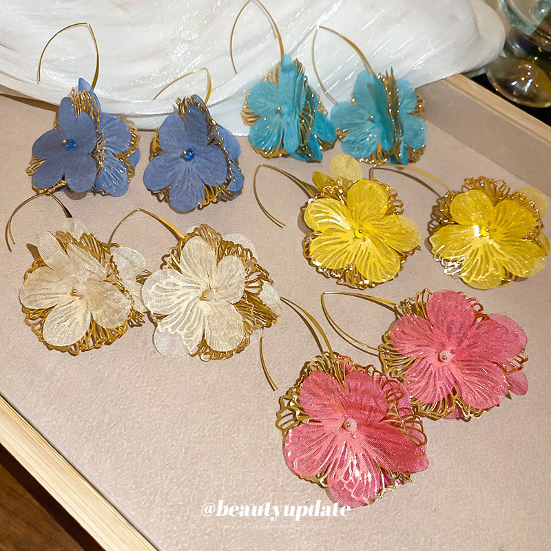 Pendientes de flores de moda coreana de nuevo estilo femenino fresco niña vacaciones viento gancho de oreja temperamento femenino pendientes de nicho de alto nivel