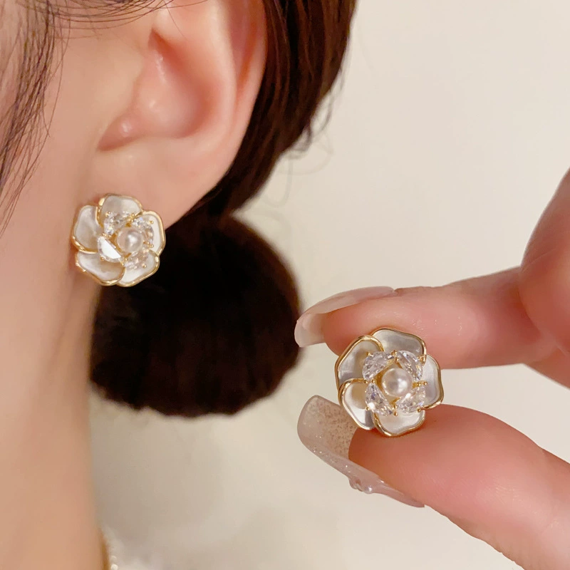 Mountain tea with zircon pearl, fashionable cute universal earrings, french style, light luxury style, high-quality style, wholesale
