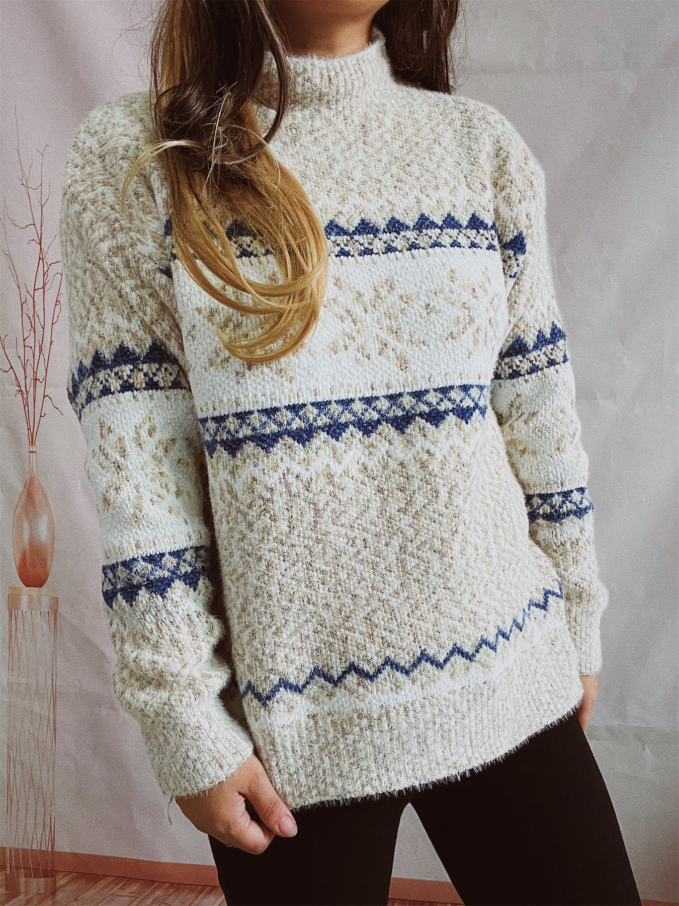 Dámský pletený svetr s dlouhým rukávem a zahuštěným vzorem sněhové vločky a polovičním rolákem_voghion.com