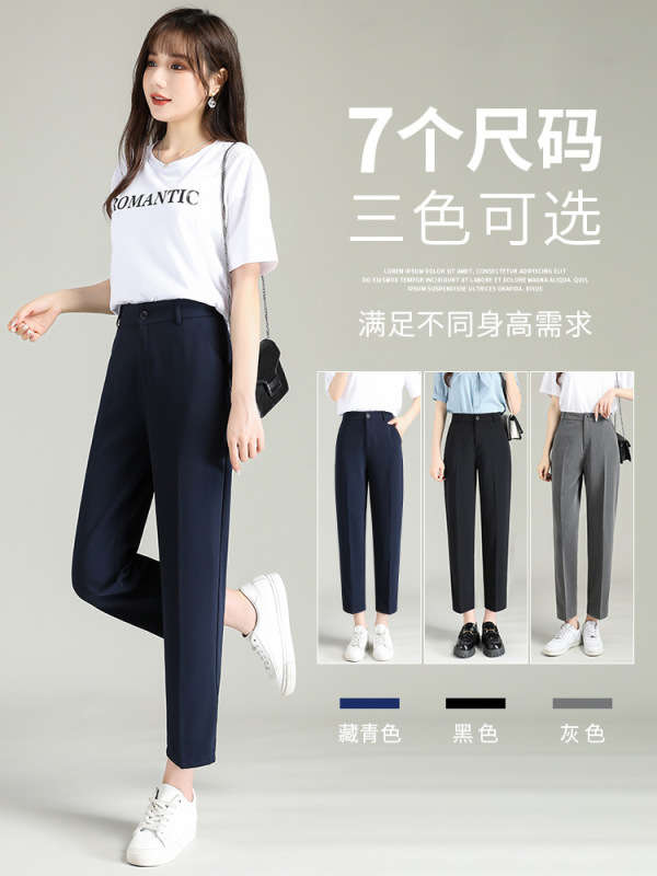 黒いスーツのズボンの女性のペンダント感があります。|undefined