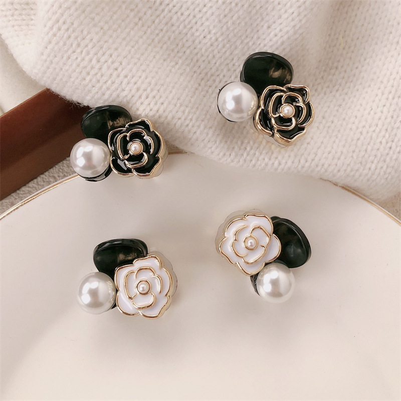 Camellia simple perla pequeña pinza de agarre lateral pinza de cabello detrás de la cabeza sensación de alto nivel pinza de cabello frangeo pinza de cabello tocado