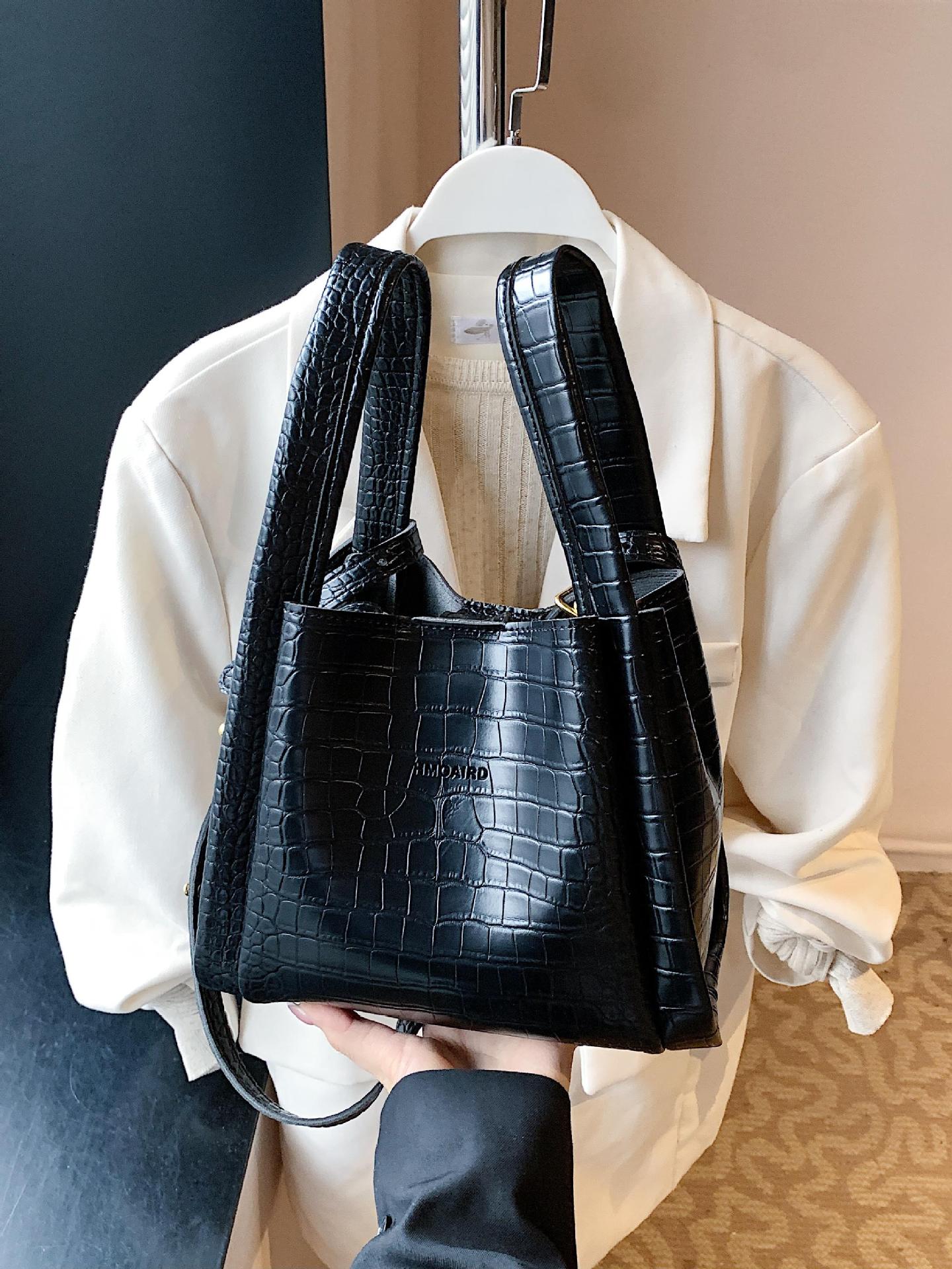 Bolso de cubo de mano de estilo explosivo con patrón de cocodrilo transfronterizo para mujer 2025 nuevo bolso de hombro con textura versátil bolso de mensajero súper caliente