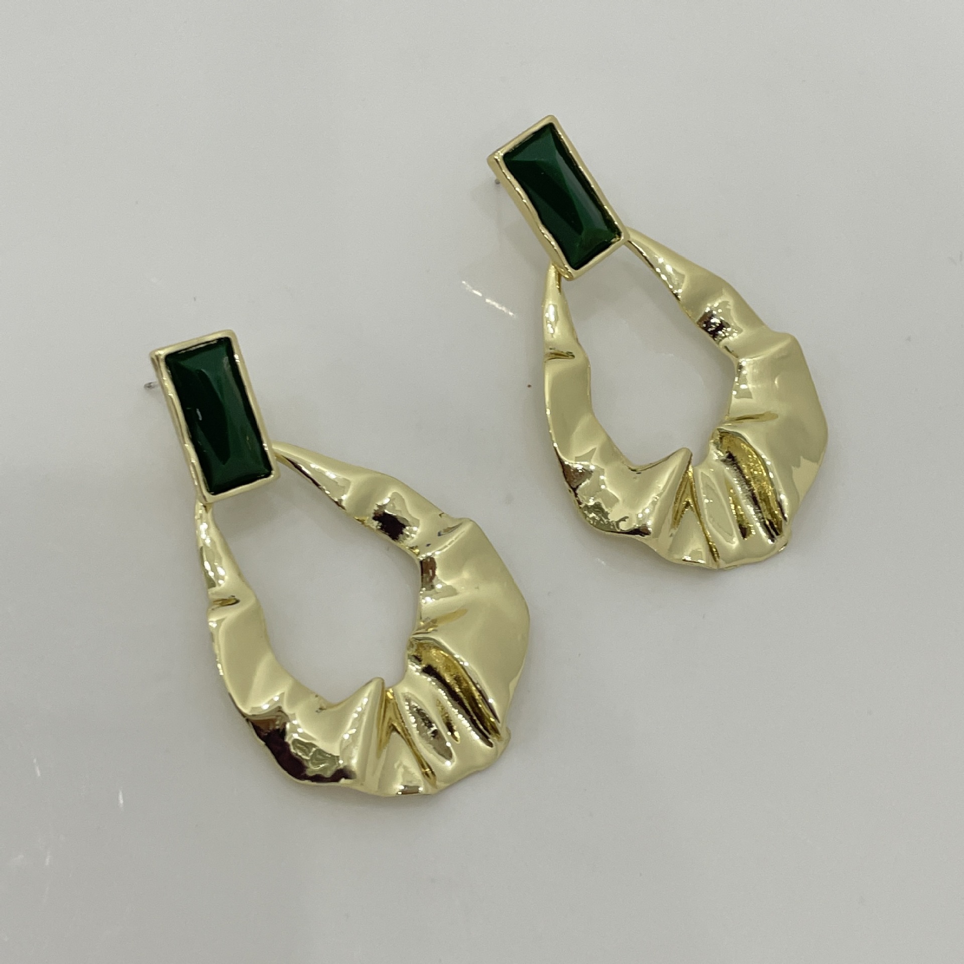 French Retro Niche Design Women's Wrinkled Metal Earring display picture 5