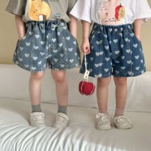儿童牛仔短裤爱心女童夏季2026新款男童夏装宝宝宽松休闲裤子