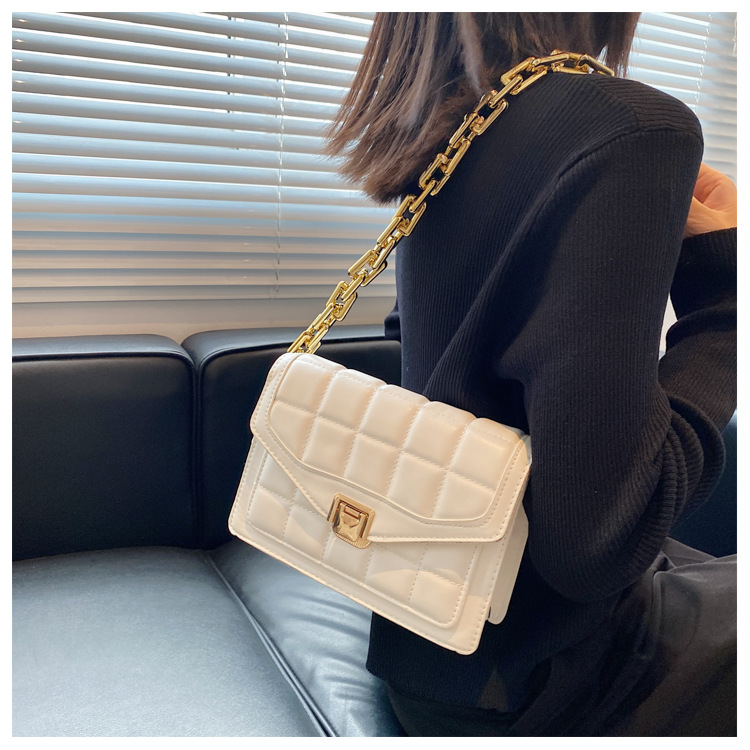 Summer New Type Good Texture Women's Bag 2022 Embroidery Thread Textured Small Square Bag Trendy Fashion Acrylic Chain Shoulder Bag display picture 14