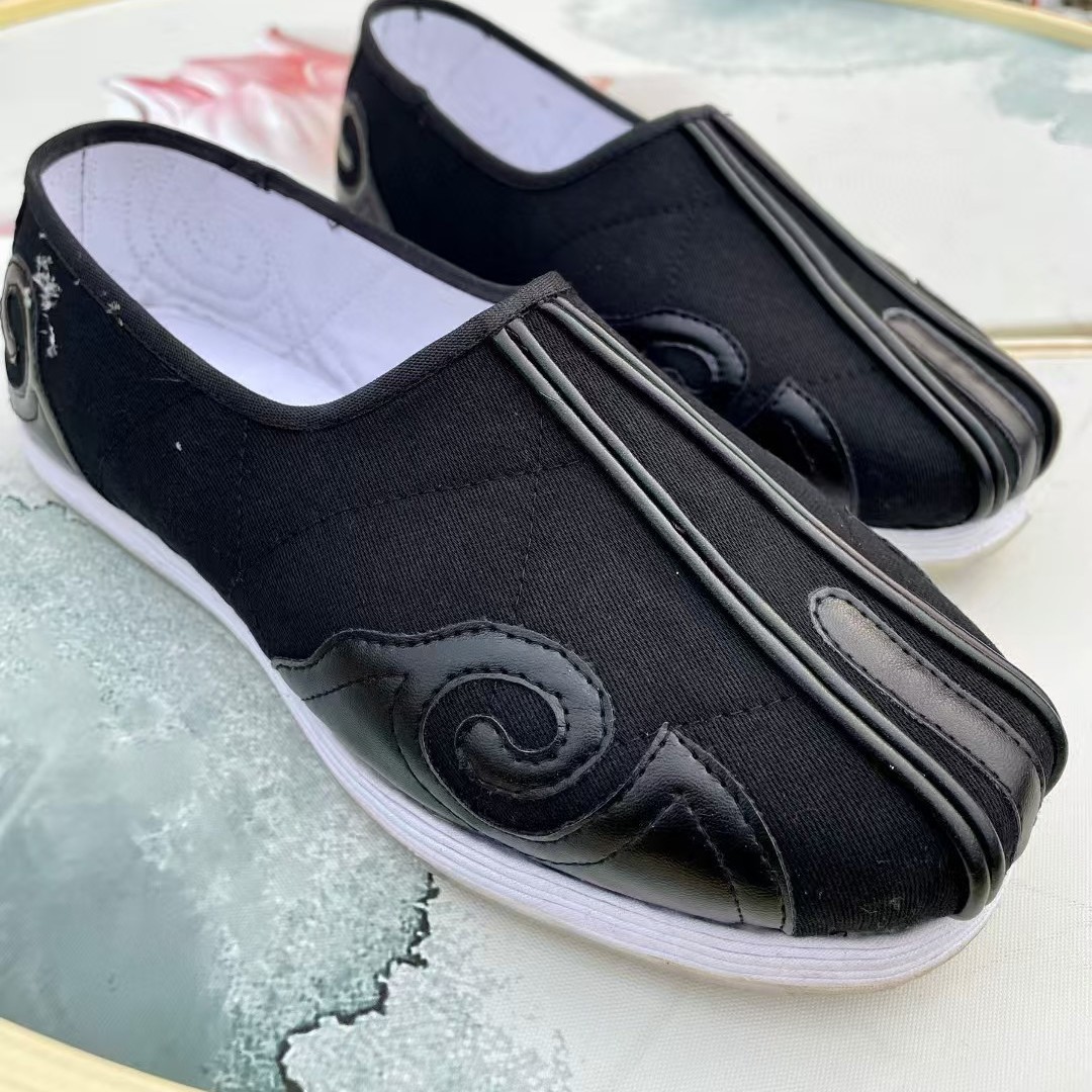 Primavera y otoño zapatos de tela antiguos de Beijing para hombre vestido de suela de Melaleuca hecho a mano de estilo chino casual transpirable Xiangyun rociando zapatos de suela suave
