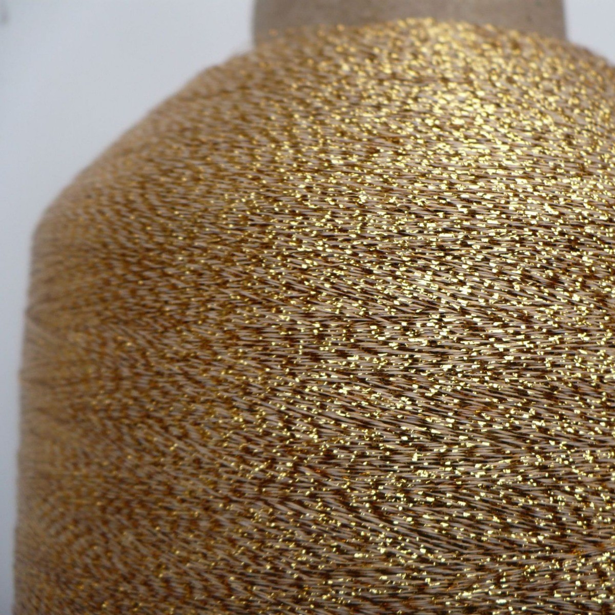 淡金丝片合股两条涤纶线水兰箔片S捻Z捻21支人造棉纱线横机针织布