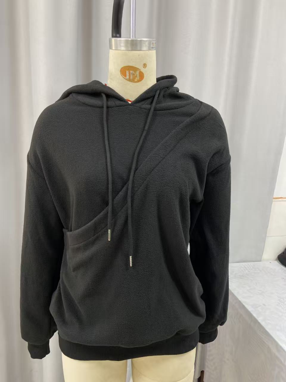 BK8837# Amazon Avrupa Amerika Sonbahar Kış Sınır Ötesi Düz Renk Kapşonlu Peluş Evcil Hayvan Cepli Geniş Kesim Sweatshirt Kadın