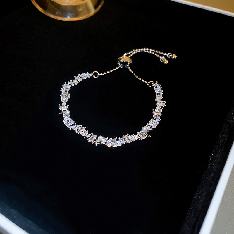 ZIRCON cuadrado pulsera ajustable Mujer simple luz de lujo pulsera moda personalidad temperamento Joker Senior Sentido de mano adornos hembra
