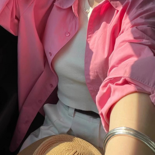 Early autumn fashion: Women's pink long-sleeve POLO-collar top—thoughtfully designed, niche-style, slimming, and perfect for a laid-back, casual vibe.